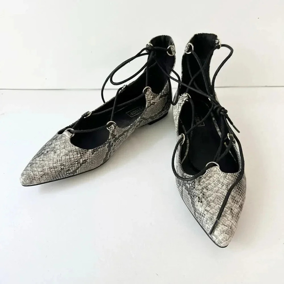 TOPSHOP Size 6.5 Gray Snakeskin Lace Up Flats Pointy Toe - Picture 4 of 9